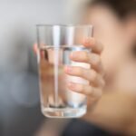 5 Alasan Kenapa Minum Air Putih Sering Terlupakan Saat Sibuk