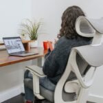 5 Gerakan Yoga Kursi untuk Mengatasi Stres di Kantor