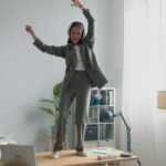 7 Olahraga Tanpa Alat di Kantor untuk Tingkatkan Produktivitas