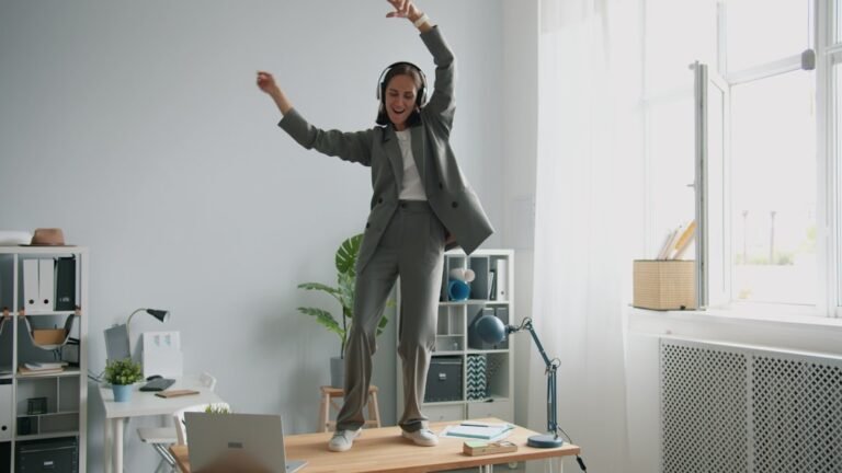 7 Olahraga Tanpa Alat di Kantor untuk Tingkatkan Produktivitas