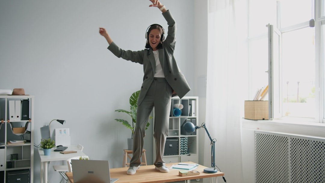 olahraga tanpa alat di kantor
