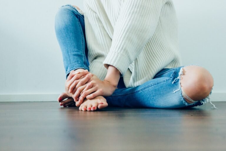 9 Cara Efektif Mengatasi Pegal Duduk Lama yang Wajib Diketahui!