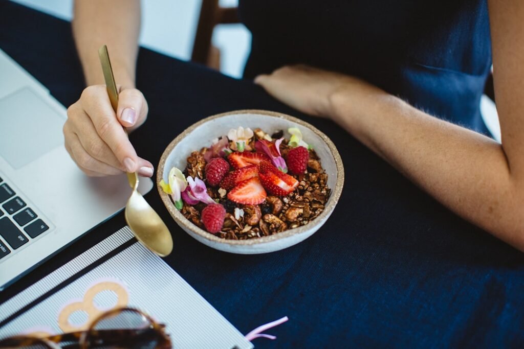 cara menjaga pola makan saat kerja shift